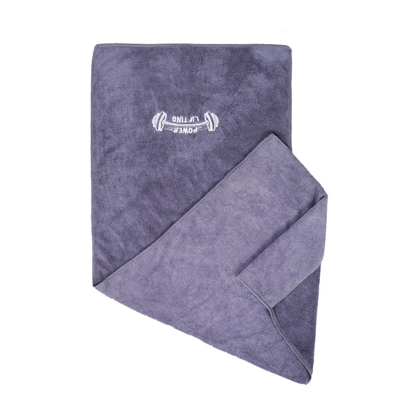 TOALLA DE MICROFIBRA. 
 Ideal para usar durante el entrenamiento y secar el sudor. Hecha con materiales de altísima calidad para garantizar comodidad absoluta.