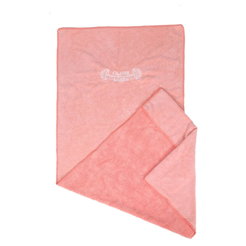 TOALLA DE MICROFIBRA. 
 Ideal para usar durante el entrenamiento y secar el sudor. Hecha con materiales de altísima calidad para garantizar comodidad absoluta.