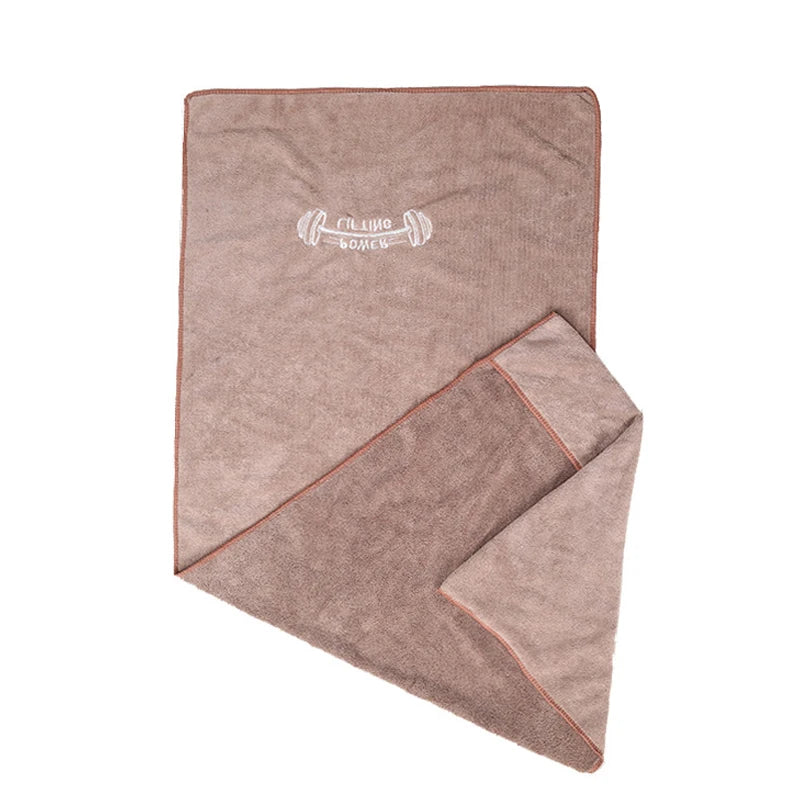 TOALLA DE MICROFIBRA. 
 Ideal para usar durante el entrenamiento y secar el sudor. Hecha con materiales de altísima calidad para garantizar comodidad absoluta.